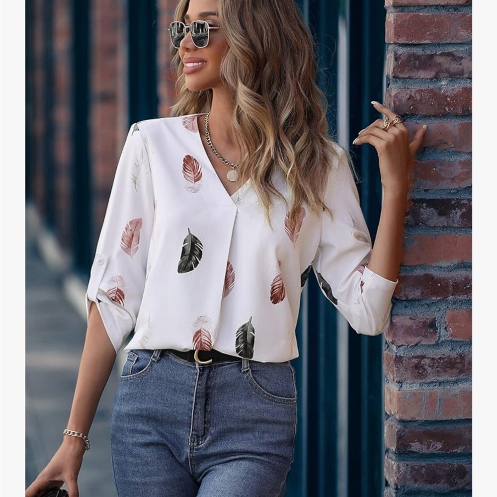 BloomChic Women's Feather Print Blouse  Roll Tab Sleeve NWT 14-16 - Picture 4 of 9